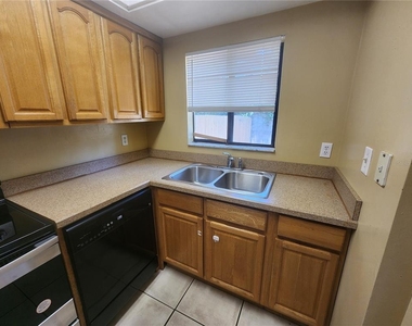 702 Sw 70 Terrace - Photo Thumbnail 4
