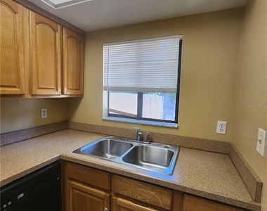 702 Sw 70 Terrace - Photo Thumbnail 9