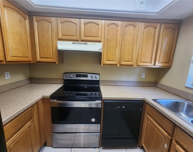 702 Sw 70 Terrace - Photo Thumbnail 5
