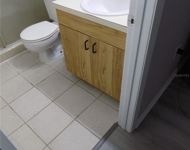 2735 Sw 35th Place - Photo Thumbnail 24
