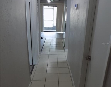 2735 Sw 35th Place - Photo Thumbnail 2