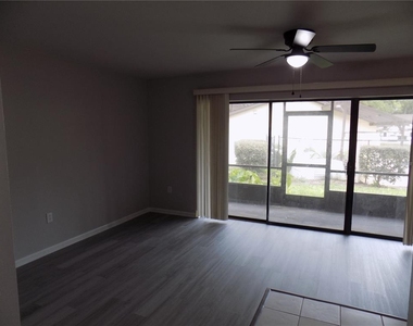 2735 Sw 35th Place - Photo Thumbnail 8