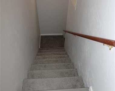 2735 Sw 35th Place - Photo Thumbnail 16