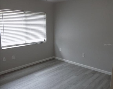 2735 Sw 35th Place - Photo Thumbnail 18