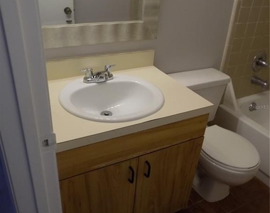 2735 Sw 35th Place - Photo Thumbnail 19