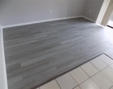 2735 Sw 35th Place - Photo Thumbnail 5