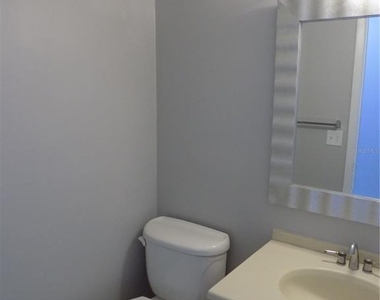 2735 Sw 35th Place - Photo Thumbnail 14