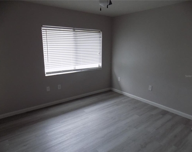 2735 Sw 35th Place - Photo Thumbnail 12