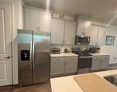 2615 Kinsale Lane - Photo Thumbnail 4