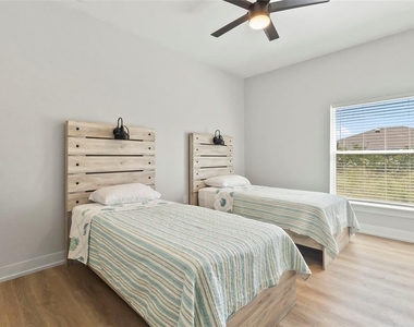 9155 Agate Street - Photo Thumbnail 5