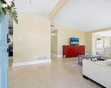 3115 Bay Drive - Photo Thumbnail 13