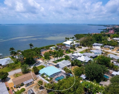 3115 Bay Drive - Photo Thumbnail 2
