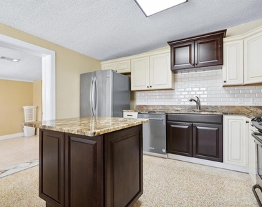 3115 Bay Drive - Photo Thumbnail 6