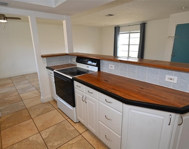6524 Mauna Loa Boulevard - Photo Thumbnail 3