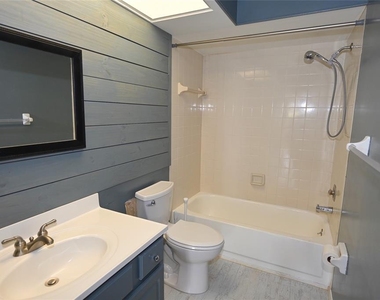 6524 Mauna Loa Boulevard - Photo Thumbnail 16