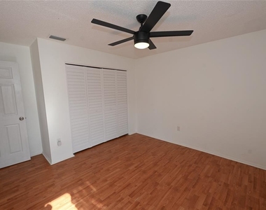6524 Mauna Loa Boulevard - Photo Thumbnail 12