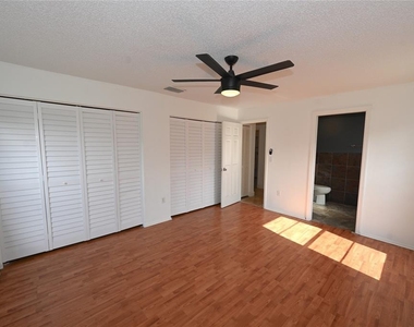 6524 Mauna Loa Boulevard - Photo Thumbnail 9