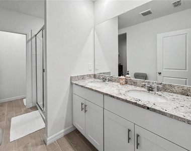 137 Whiteland Bend - Photo Thumbnail 8