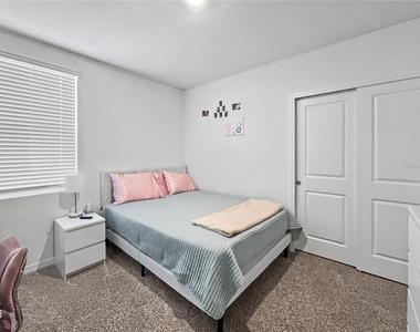 137 Whiteland Bend - Photo Thumbnail 12