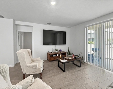 137 Whiteland Bend - Photo Thumbnail 6