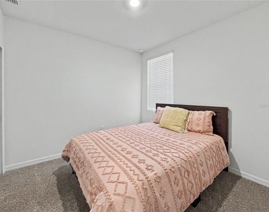 137 Whiteland Bend - Photo Thumbnail 14