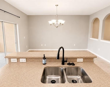 3696 Parkridge Circle - Photo Thumbnail 8