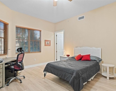 6100 Jessie Harbor Drive - Photo Thumbnail 7