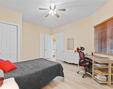 6100 Jessie Harbor Drive - Photo Thumbnail 8