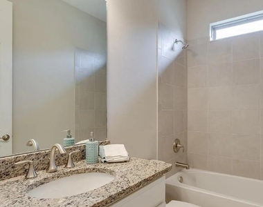 288 Toscavilla Boulevard - Photo Thumbnail 12