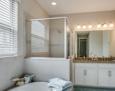 288 Toscavilla Boulevard - Photo Thumbnail 9