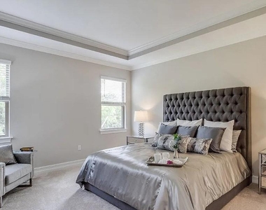 288 Toscavilla Boulevard - Photo Thumbnail 8