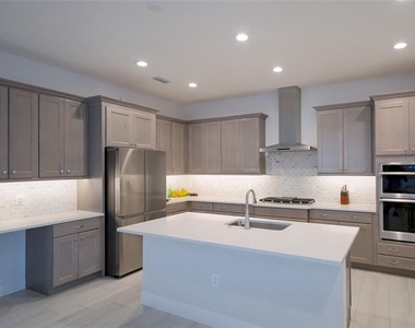 5504 Title Row Drive - Photo Thumbnail 9
