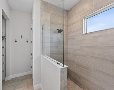 5504 Title Row Drive - Photo Thumbnail 14