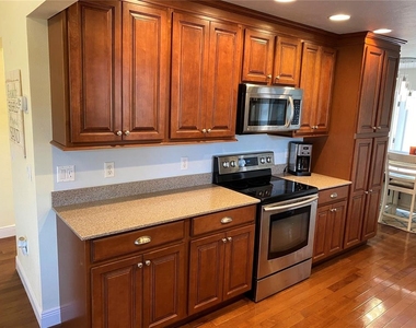 1832 Worrington Street - Photo Thumbnail 5