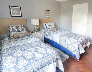 4009 Crockers Lake Boulevard - Photo Thumbnail 8