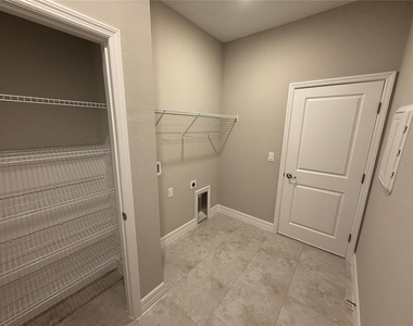 2307 Zuyder Terrace - Photo Thumbnail 14