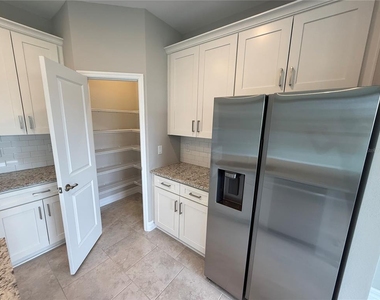 2307 Zuyder Terrace - Photo Thumbnail 3