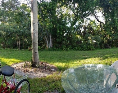 2047 Canal Drive - Photo Thumbnail 1