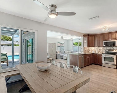 1302 Mango Avenue - Photo Thumbnail 10