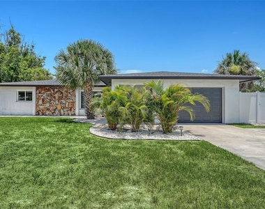 1302 Mango Avenue - Photo Thumbnail 3