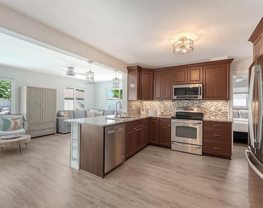 1302 Mango Avenue - Photo Thumbnail 13
