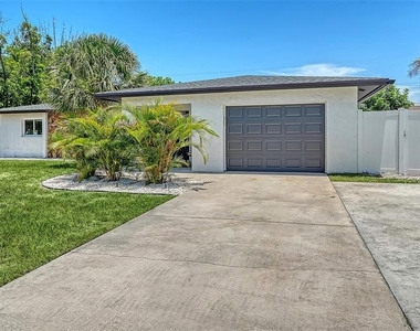1302 Mango Avenue - Photo Thumbnail 4