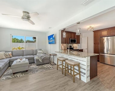 1302 Mango Avenue - Photo Thumbnail 21