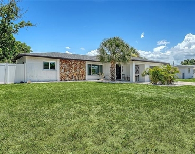 1302 Mango Avenue - Photo Thumbnail 1