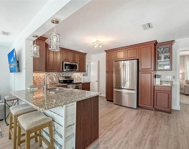 1302 Mango Avenue - Photo Thumbnail 14