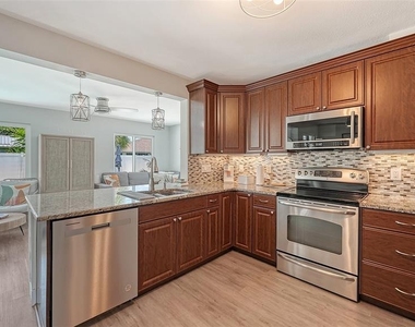 1302 Mango Avenue - Photo Thumbnail 17