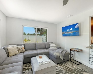 1302 Mango Avenue - Photo Thumbnail 19