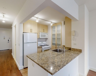 10 Hanover Square - Photo Thumbnail 1