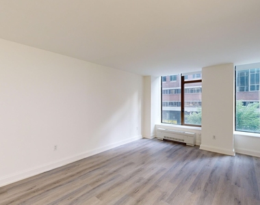10 Hanover Square - Photo Thumbnail 2
