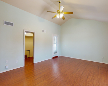 6256 Escondido Drive - Photo Thumbnail 13